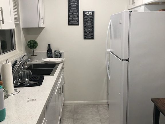 4th image of 1066 N Saint Andrews Pl