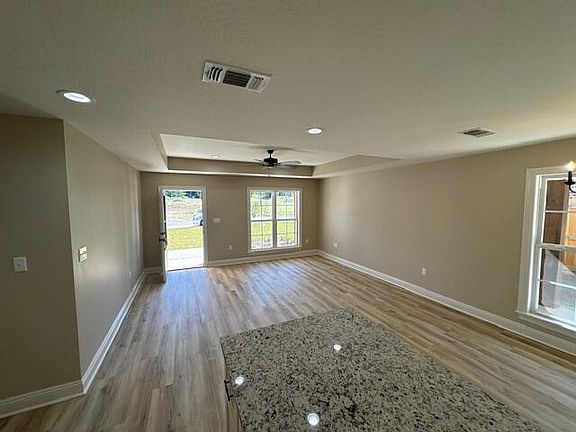 4th image of 11 Jackson Square Dr