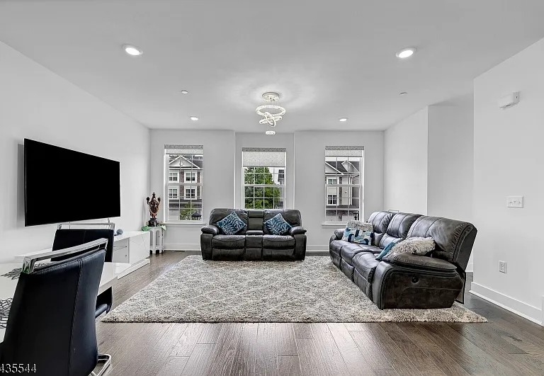 6 Martin Pl — Photo 24