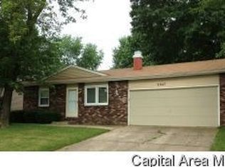2047 Scarbrough Rd, Springfield, IL 62702