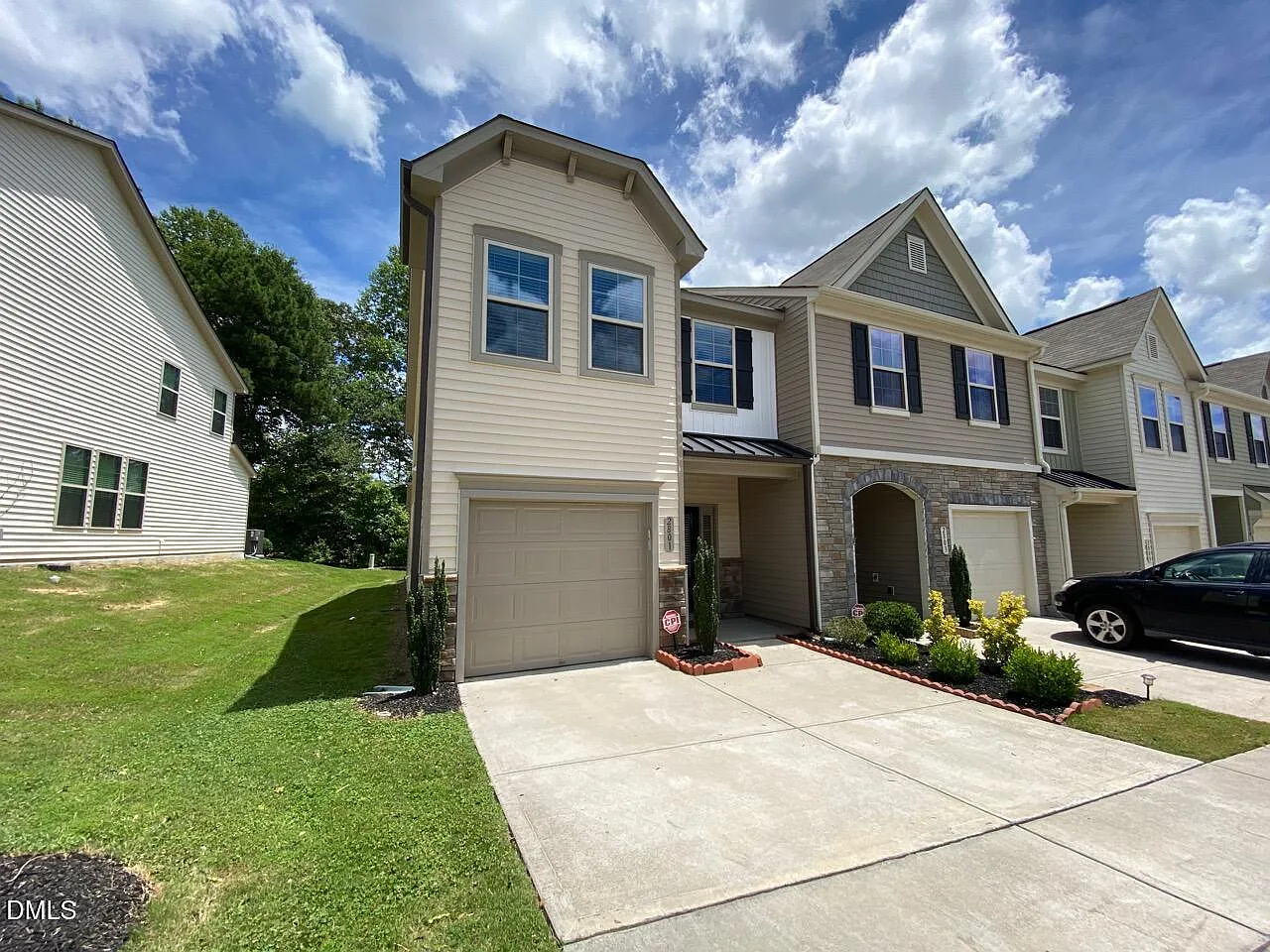 3 bed, 2.0 bath, 1641 sqft, $1,800 — Photo 2