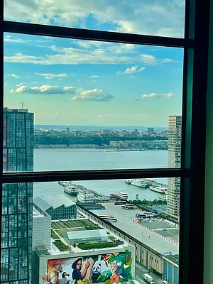 Rented by Greystar | media 14