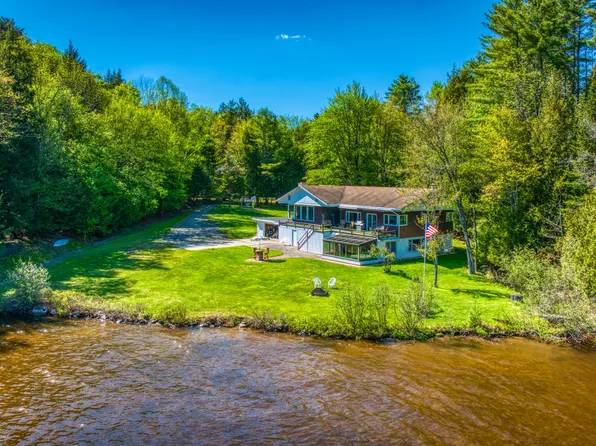 2 Pinehurst Rd, Saranac Lake, NY 12983