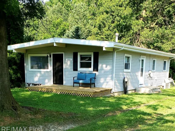 19921 Crandell Ct, Belleville, MI 48111