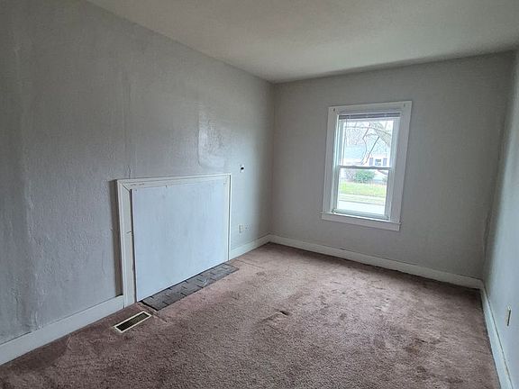 3rd image of 2000 Culver Ave