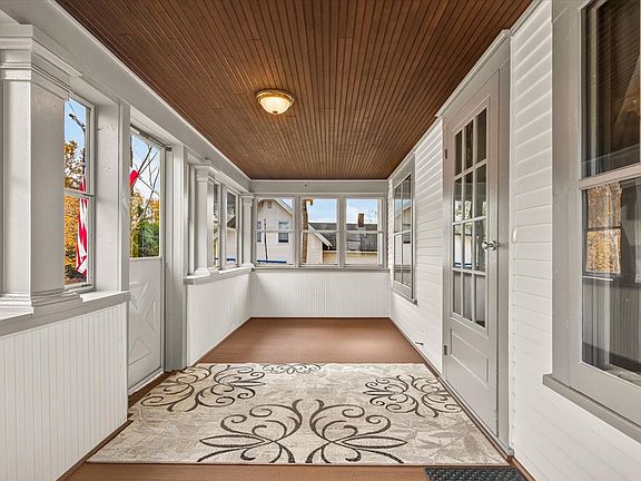 5th image of 877 Pleasant Street