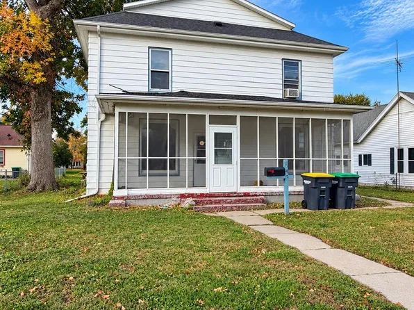 844 Buchanan St, Wapello, IA 52653
