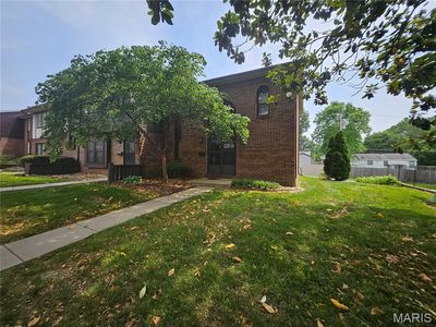 1229 N 17th St APT 8, Belleville, IL, 62226