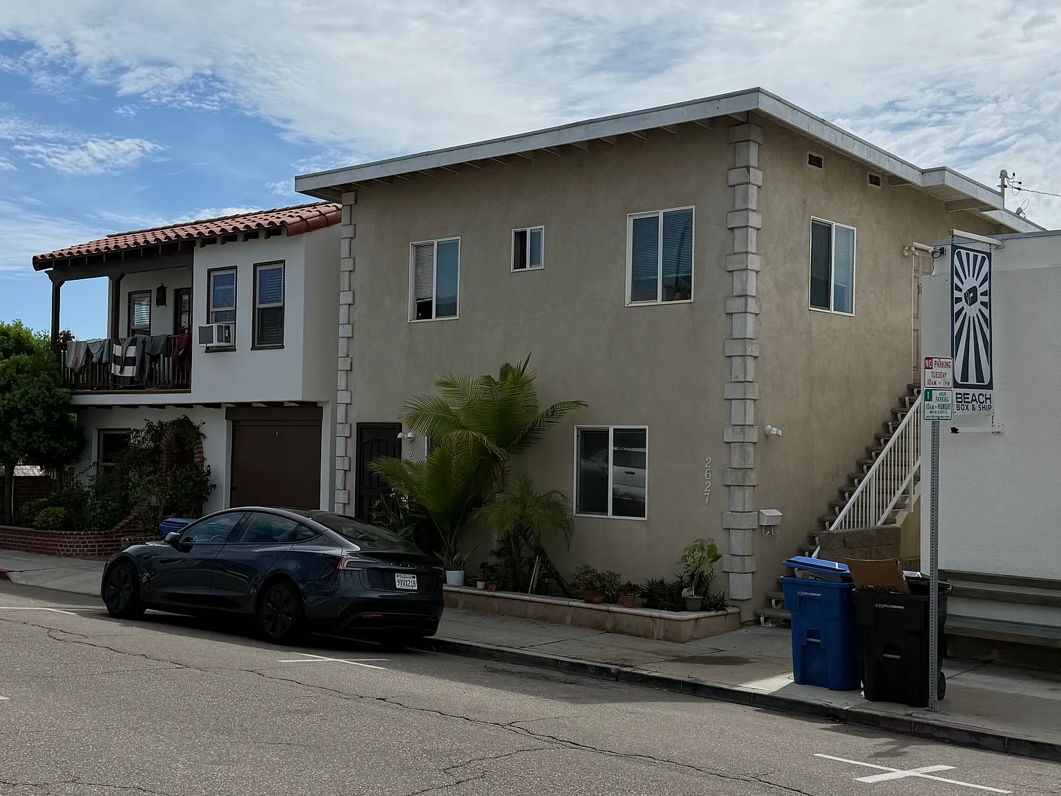 2623 Manhattan Ave — Photo 2