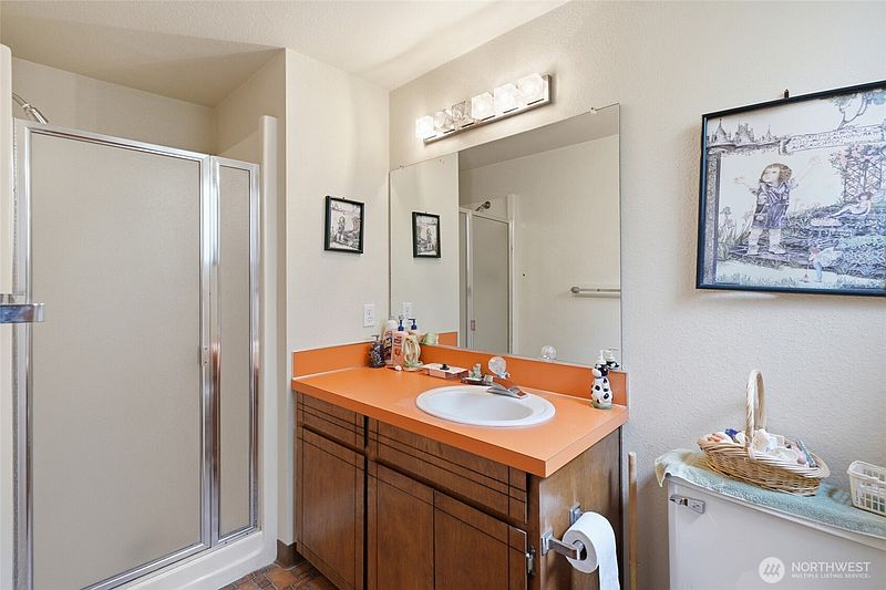 4th image of 1016 NE 126th Street