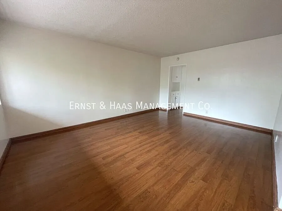 Fully Upgraded 1-Bedroom Condo in Downtown Long Beach! — Photo 2