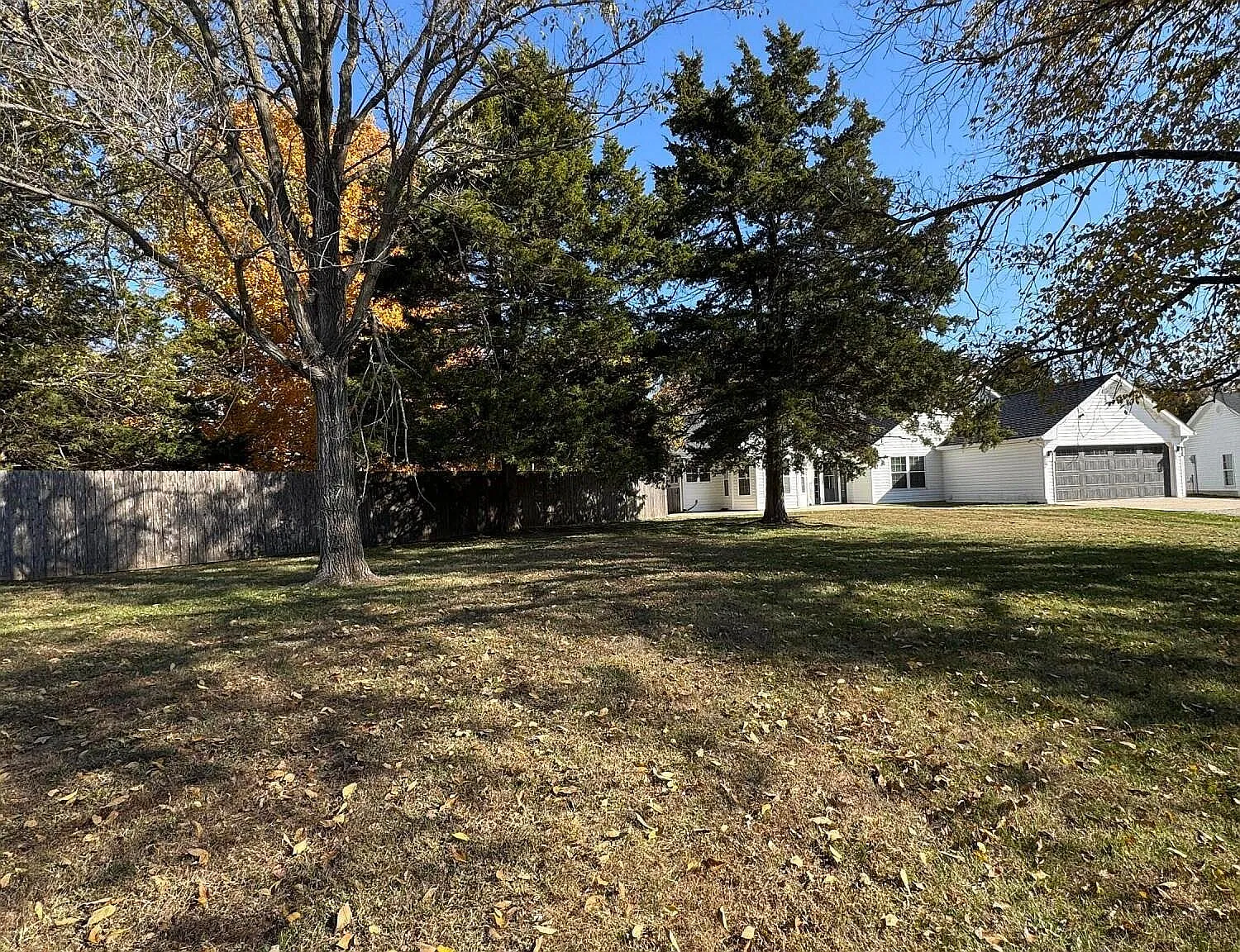 3 bed, 2.5 bath, 1758 sqft, $2,500 — Photo 2