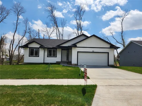 1821 Shady Grove Rd SW, Cedar Rapids, IA 52404
