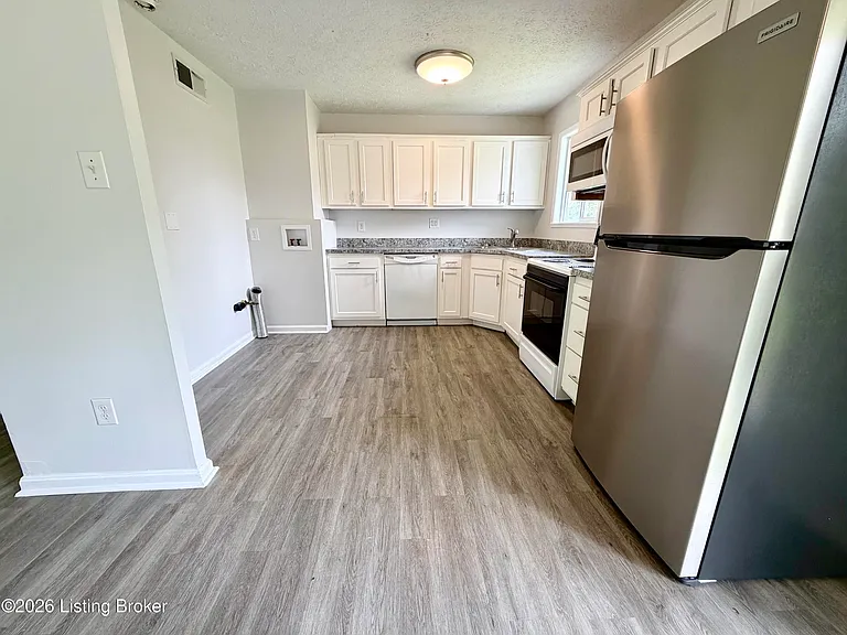 1229 Cedarview Dr — Photo 4