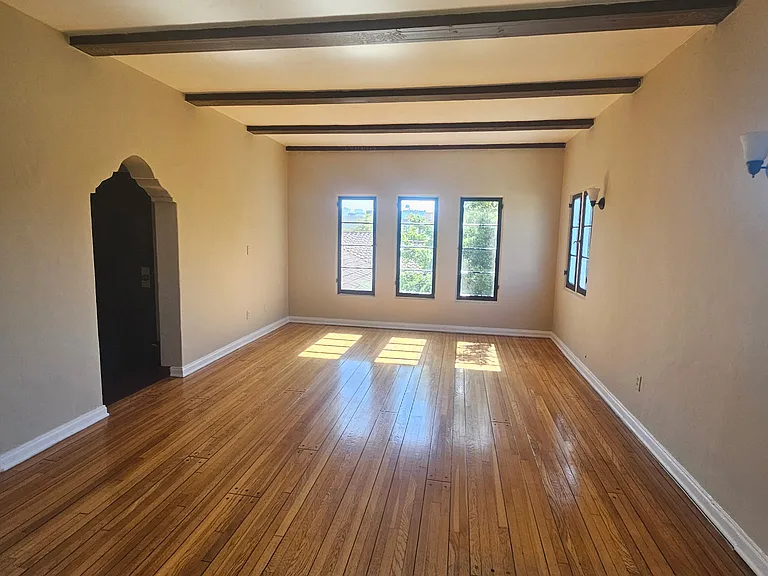 839 S Gramercy Pl #7 — Photo 2
