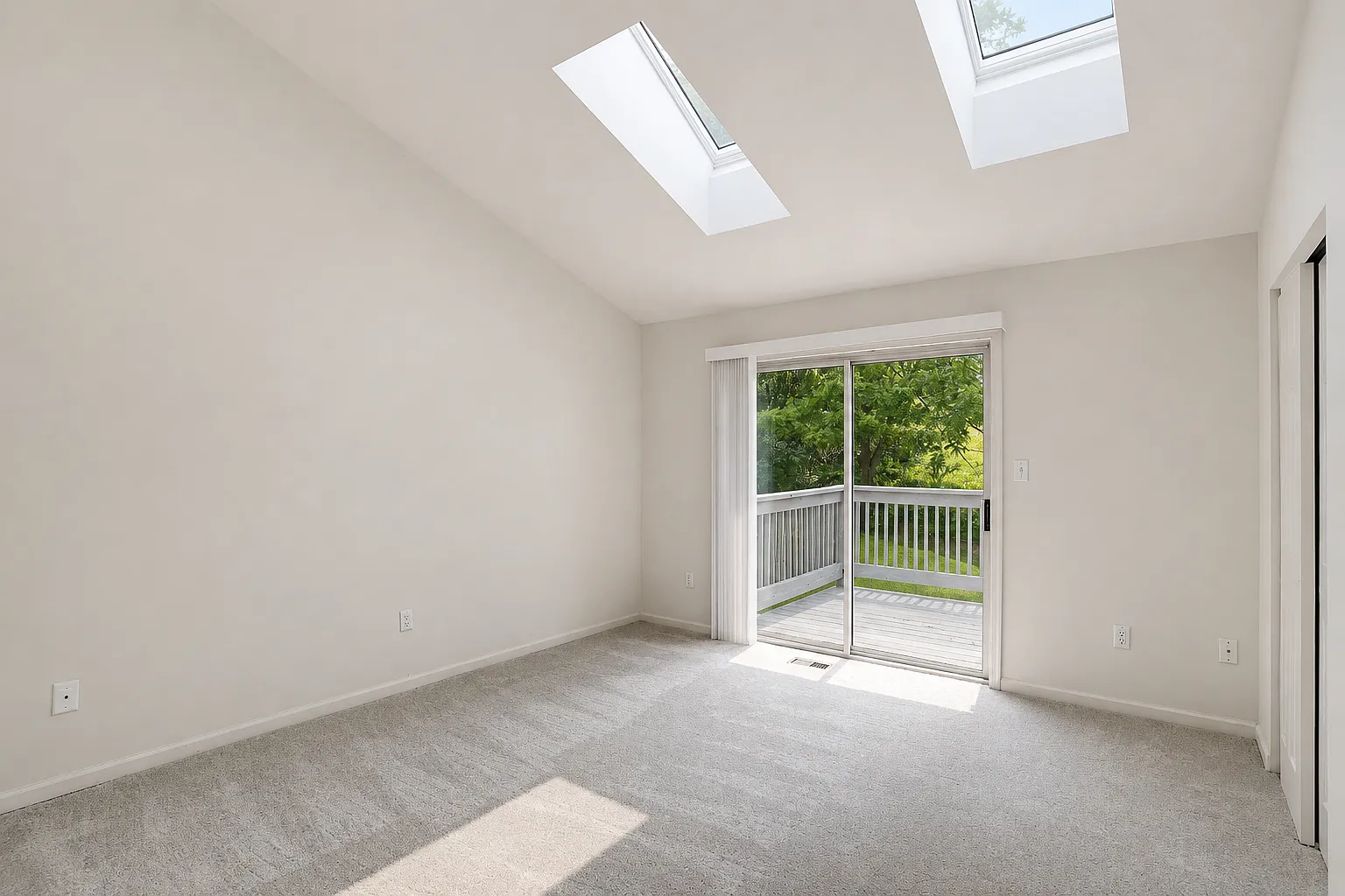11 Ridge Boulevard — Photo 2