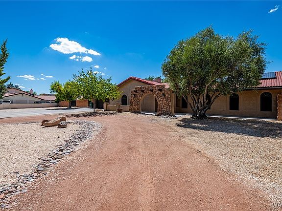 5th image of 690 Shadow Mountain Drive