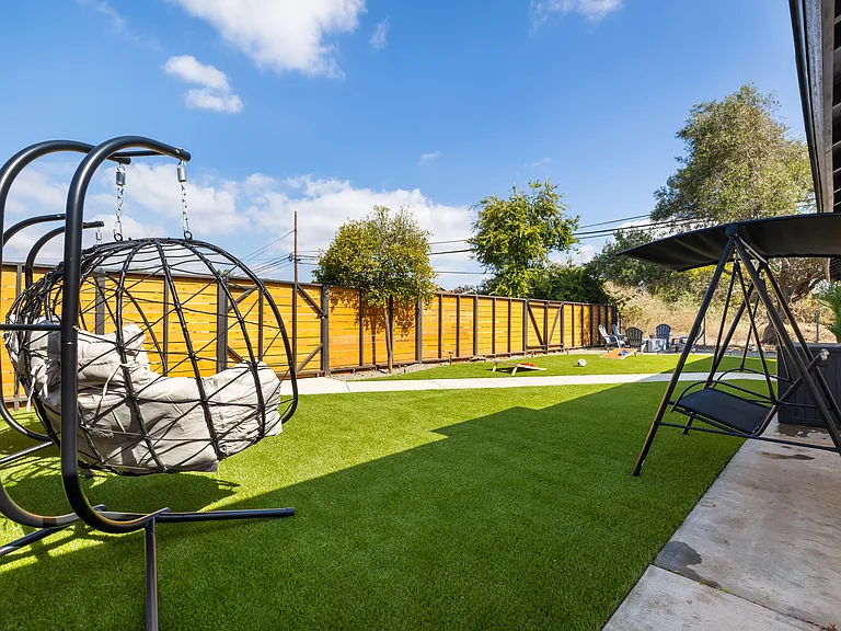 3945 Alta Loma Dr #B — Photo 16