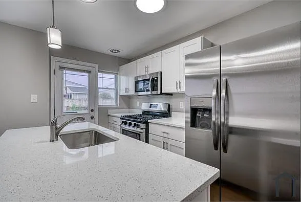 703 Aldworth Rd — Photo 2