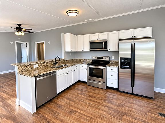 4th image of 210 Betsy Ln