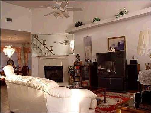 2nd image of 9813 Bridgewood Ln