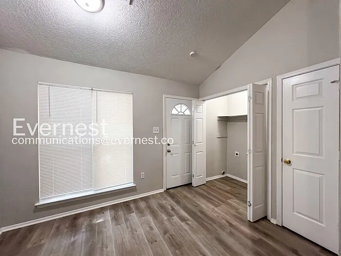 7594 Iris Dr — Photo 2