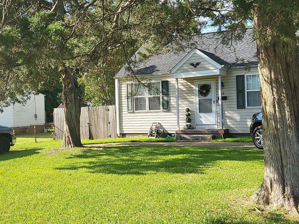 1st image of 18 Fairview Cir S