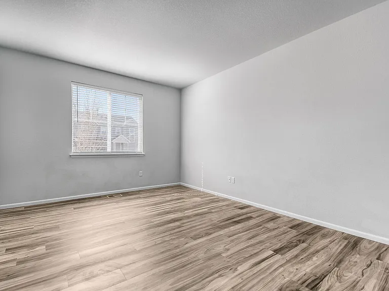 5724 S Fultondale Ct — Photo 10