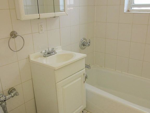 4th image of 2163 27th St APT A4
