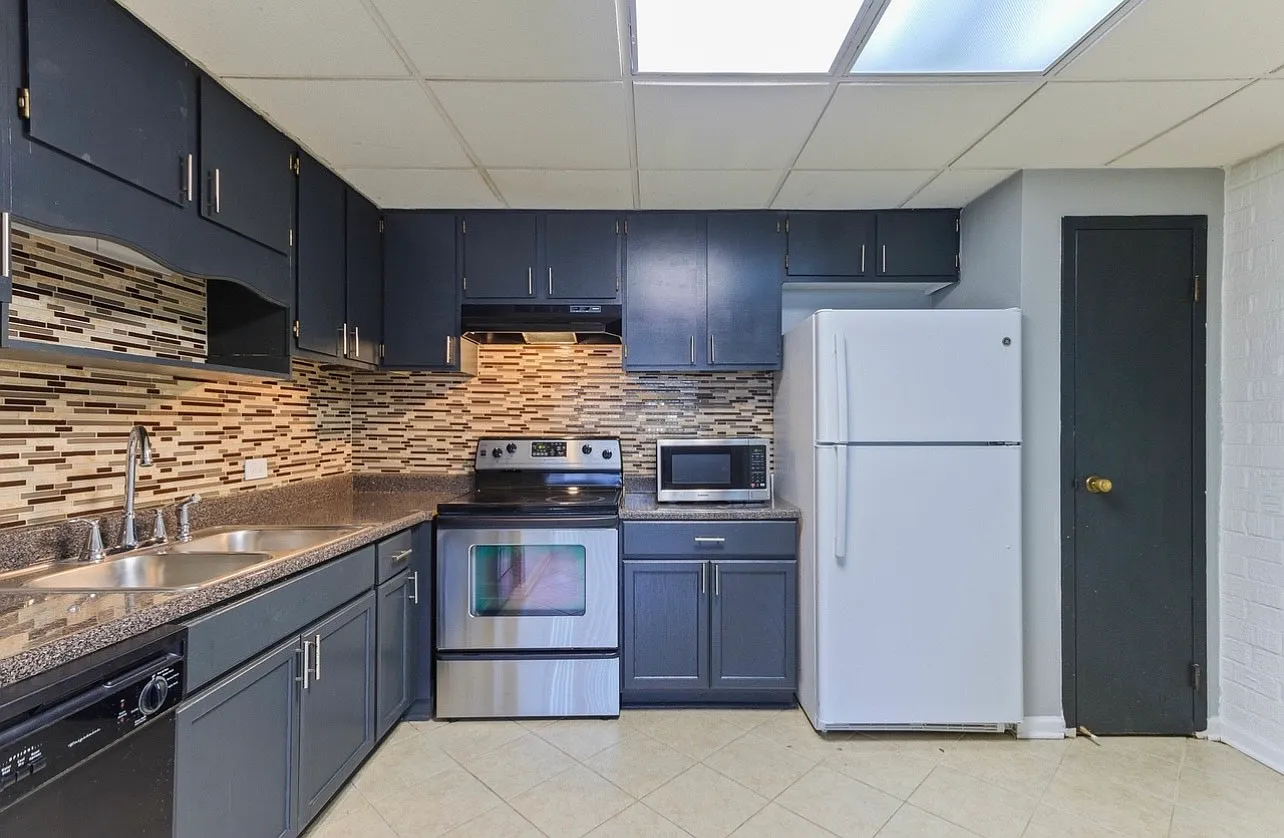 2 bed, 950 sqft, $1,950 — Photo 3