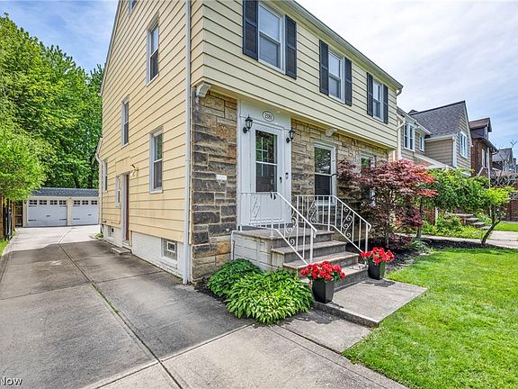 3rd image of 2181 Cranston Rd