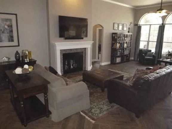 2nd image of 2916 Etna Dr