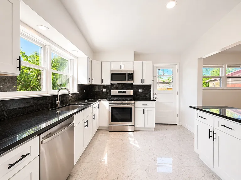406 Sunset Dr — Photo 5