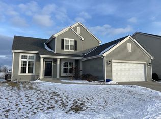 290 Foxglove St, Port Washington, WI