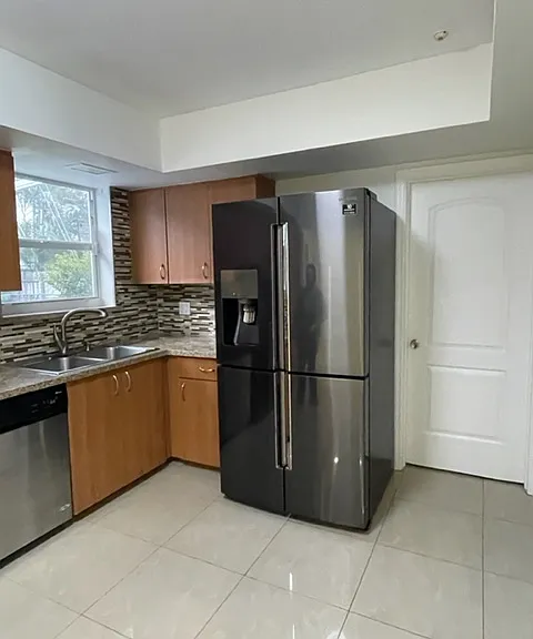 230 SW 65th Way — Photo 6