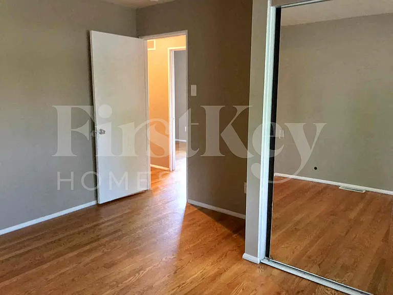 910 Claver Ln — Photo 14