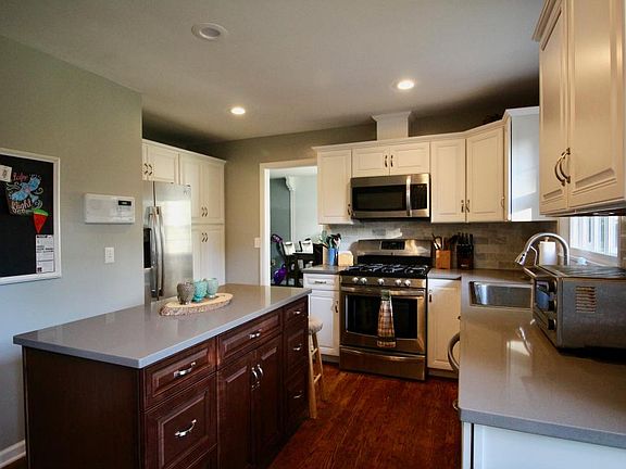 4th image of 56 Brookside Cir