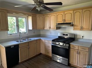 207 Roosevelt Ave, Westwood, NJ 07675