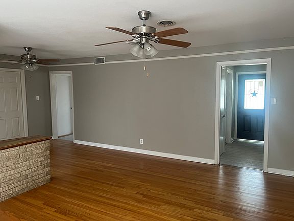 3rd image of 522 Stockton Dr