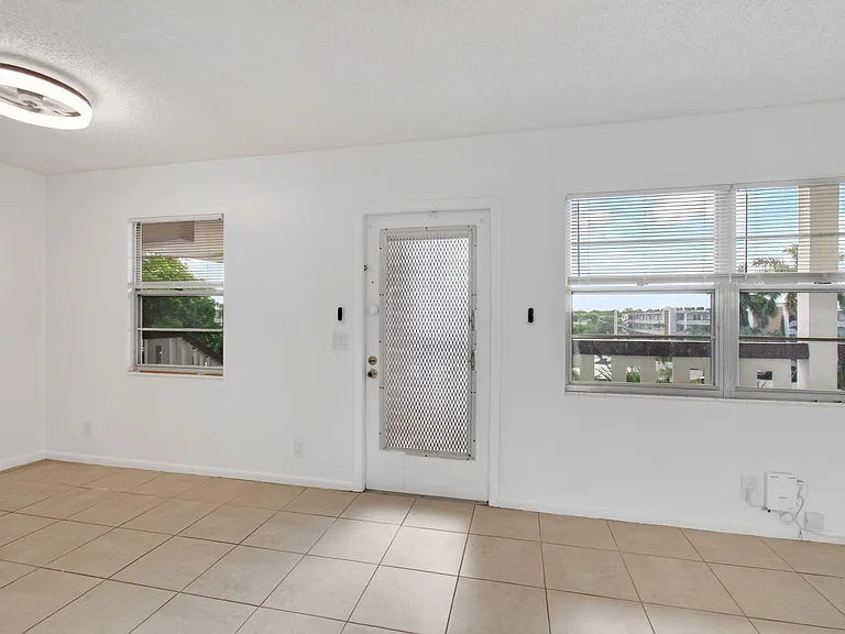 4028 Hythe Pl #B — Photo 14