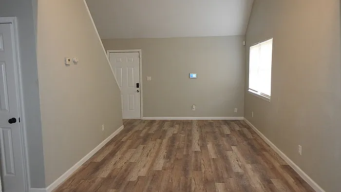 4 bed, 2.0 bath, 1300 sqft, $1,600 — Photo 4