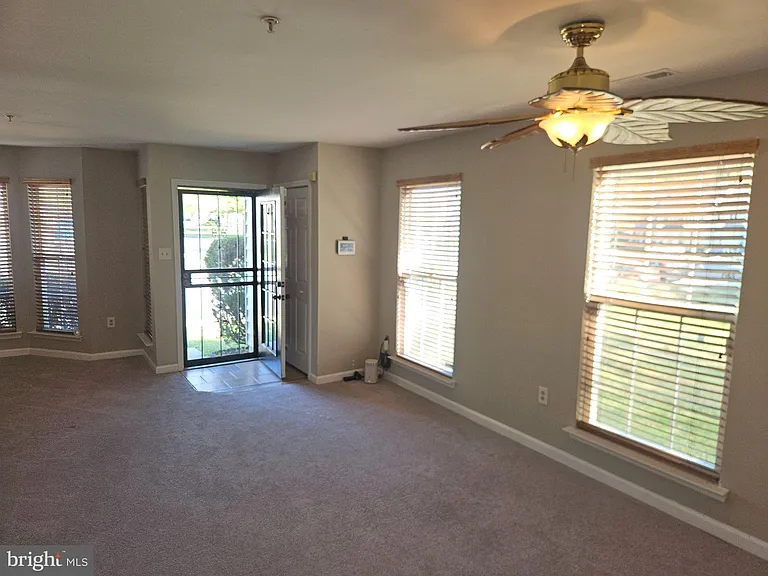 2346 Hazelwood Ct — Photo 3
