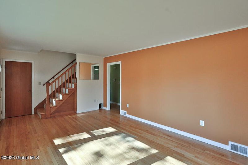 5th image of 24 Caroline Street