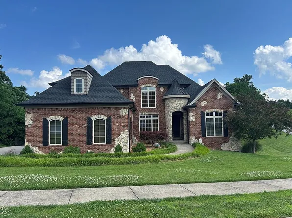 3642 Woodland Lakes Dr, Floyds Knobs, IN 47119