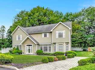 8 Mary Ct, Mahwah, NJ 07430