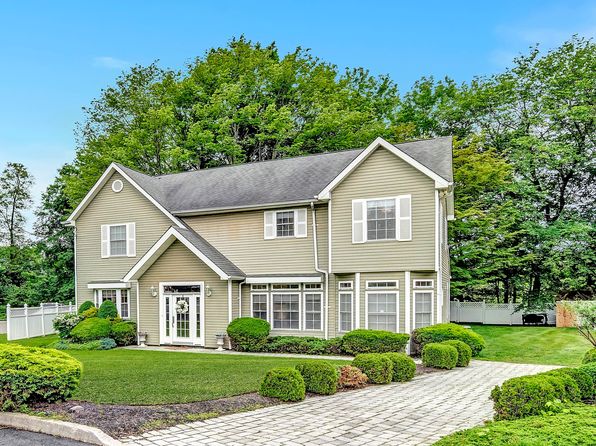 8 Mary Ct