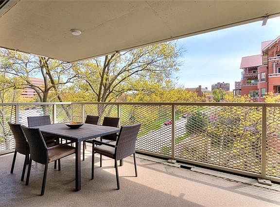 5th image of 310 W 49th St APT 606