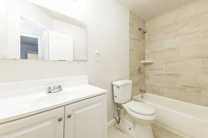 2709 Lexington St — Photo 13
