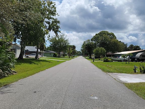5th image of 2518 Sabal Palm Dr