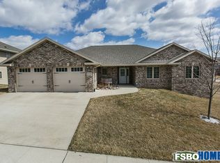 6530 Kingsley Ct, Dubuque, IA 52003